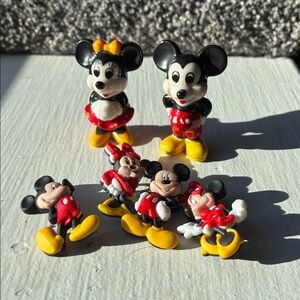 Disney Mickey & Minnie Mouse figures & buttons